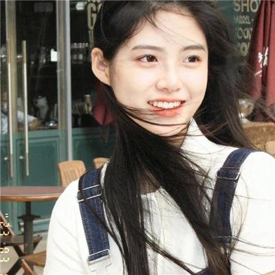 看她轻轻的飞起
